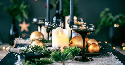 25  Creative Christmas Table Decorations to Invite Festivity This Holiday Season