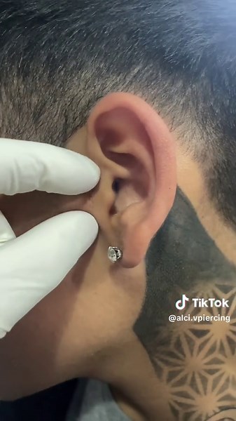 Reemplazo de pieza en piercing Surface