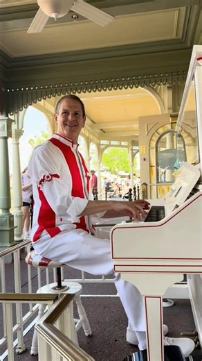 Hidden Gem at Magic Kingdom 🎹✨ Casey’s Corner Piano Player Plays Bibbidi-Bobbidi-Boo