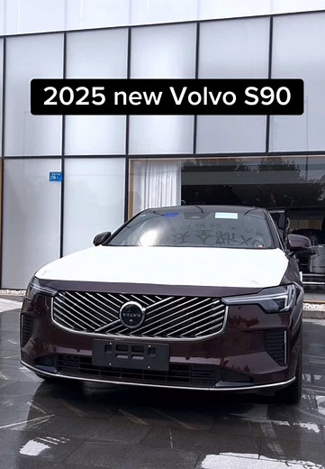 2025 Volvo S90: Luxury Car Review & Ratings