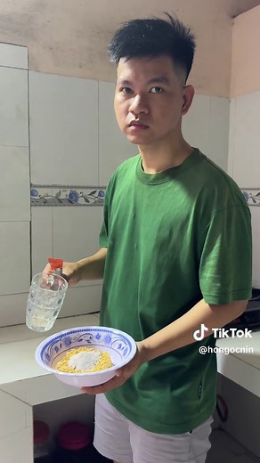 Video của Hồ Ngọc Nin (@hongocnin) với bản nhạc nhạc nền - trương lâm mắc hí ✌✌ - trương lâm mắc hí 84