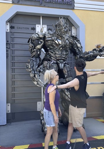 “ How are you Megatron “ 😅#megatron #transformers #funny