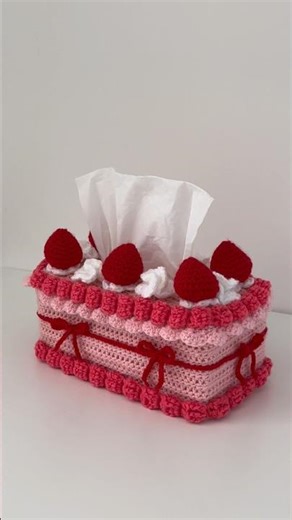 crochet tissue box cake !