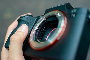 Trên tay Sony Alpha A7 II: máy nặng hơn, dễ cầm, chống rung 5 trục, giá từ 38 triệu