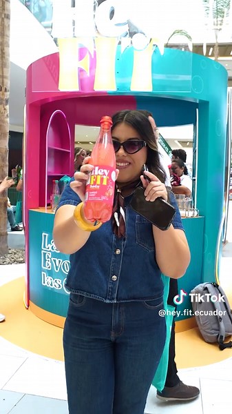 ¿Quieres vivir la evolución? ¡Vísitanos todos los fines de semana de octubre en el Riocentro El Dorado para probar la evolución de las gaseosas! 🤩 Sé parte de una experiencia donde podrás crear tu propio tote bag, llevarte un termo y disfrutar de un delicioso mocktail ¡No te lo pierdas! 😉✨ #HeyFit #LaEvoluciónDeLasGaseosas