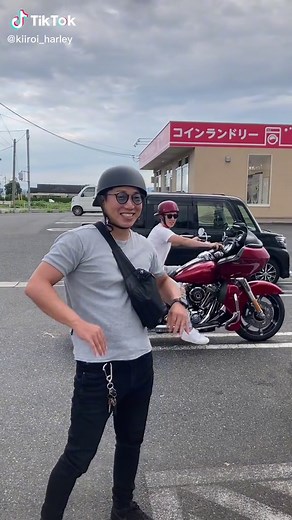 立ちゴケしても、挨拶は忘れない。#harleydavidson #harley #fltr #fltrx #roadglide #ハーレーダビッドソン #ハーレー #ロードグライド #立ちゴケ