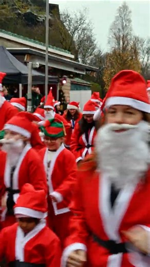 Santa Run in Bagpipe music #santa #christmas #pipeband