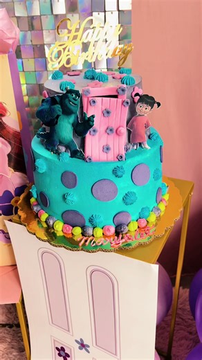 Celebrando el Primer Añito de Boo con Pastel