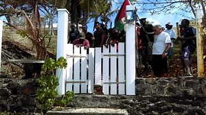 488K views · 6.8K reactions | Des collectifs de citoyens et des membres d'associations écologistes se sont mobilisés ce dimanche 5 mai à Fonds Larion à Sainte-Luce. Un appel avait été lancé pour dénoncer un barrage établi par des propriétaires qui interdisaient l'accès à la mer et au littoral. https://la1ere.francetvinfo.fr/martinique/mobilisation-populaire-fonds-larion-sainte-luce-acces-au-littoral-707241.html | Martinique la 1ère | Facebook