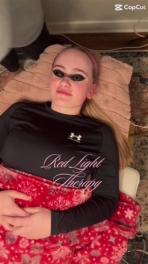 Celluma LED Red Light Therapy benefits ✨ • Boosts collagen & elastin • Helps smooth fine lines & wrinkles • Calms redness & inflammation • Improves skin tone & texture • Supports skin healing & repair • No downtime, painless, relaxing Not all red light therapy is created equal — Celluma uses clinically studied wavelengths and medical-grade technology for consistent results. Results come from consistency 💡 Let’s chat about how we can add this to your routine. #cellumalighttherapy #redlighttherap