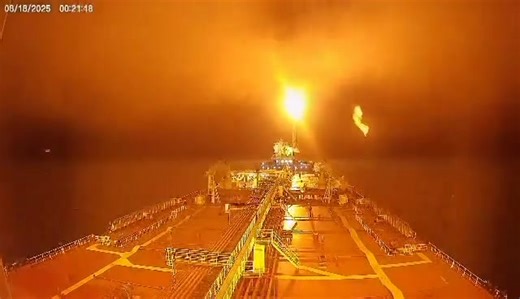 Timelapse of a shuttle tanker at the Terra Nova FPSO. | NL Maritime