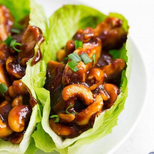 These CASHEW CHICKEN WRAPS are one of our favorite meals! It's ready in less than 20 minutes! RECIPE: http://www.iheartnaptime.net/cashew-chicken/ | I Heart Naptime