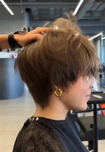Pixie cut assimétrico: corte pixie curto moderno