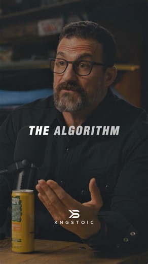 𝐊𝐍𝐆𝐒𝐓𝐎𝐈𝐂 | 𝐌𝐨𝐭𝐢𝐯𝐚𝐭𝐢𝐨𝐧 • 𝐆𝐨𝐝 • 𝐒𝐭𝐨𝐢𝐜𝐢𝐬𝐦 • 𝐏𝐮𝐫𝐩𝐨𝐬𝐞 on Instagram: "The algorithm 🎲@chriswillx x @hubermanlab The algorithm is built like a casino because it feeds you small, unpredictable rewards one great post, one viral video just enough to keep you pulling the lever. Your brain starts chasing the next hit of novelty and validation, not knowing when it’ll come, so you stay longer. The longer you stay, the more you lose control of your attention, and that’s the