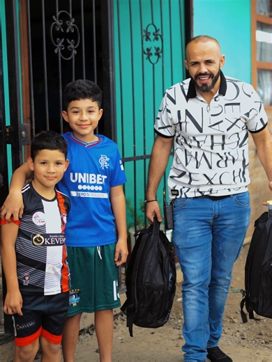 Stilo Mall y Dollar Mall, comprometidos con la educación infantil ❤️ Esperamos que este aporte sea de gran ayuda para estos hermosos niños y contribuya a su crecimiento y aprendizaje.