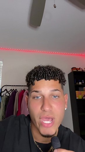 #stitch with @mohamadnurmaktabi Porque?!? 🥲 #fyp #foryoupage #xyzbca #viral #sebasteangonzalez