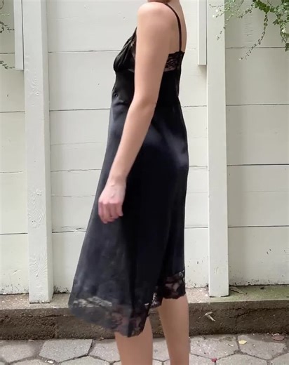 Vintage 1940s Barbizon Satin Lace Slip (women’s m-l)