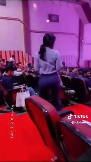 Talented College Girl's Amazing Dance Performance