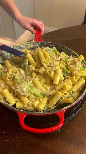 My Baked Ziti Recipe with sausage and peppers is an instant family-favorite! 😍 #foodgram #foodreel #familyfood #sundaysupper #sundaysuppermovement #familyfoodie #ziti #easyrecipes #familydinner #foodporn #viralfood #pastarecipes #bakedziti #budgetfood | Sunday Supper Movement