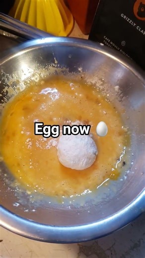 How To Make Mozzarella Balls! (also wet your hands before rolling cheese into balls) #cooking #fyp