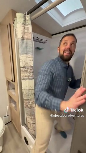 Explore the 2022 Cruiser RV Radiance Ultralight 26KB