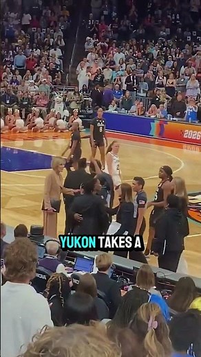 Geno Auriemma LOSES IT After UConn Loss 😳 Dawn Staley Clash Goes Viral