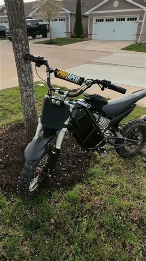 It looks so good gonna clean up the top a lil tho 🏍️🔋🔥 #surron #ebike #wrapping #viral #fyp