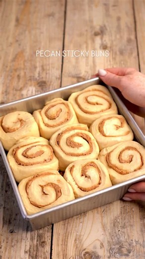 Vegan pecan sticky buns! Soft, fluffy rolls swirled with buttery cinnamon sugar and baked in a gooey maple pecan caramel that bubbles underneath and coats every bite once flipped out of the pan. It’s like a mix between classic cinnamon rolls and a maple pecan plait - rich, sticky, and so satisfying fresh from the oven. 💬 Comment “YUM” or “RECIPE PLEASE” below and I’ll send you the link directly. Or head to my website or your web browser and search “Addicted to Dates Pecan Buns” to find it 🤎 ht