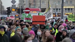 Poles protest in solidarity with migrants at border