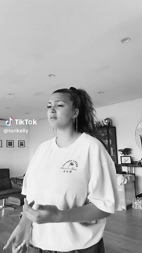 i haven’t posted me singing in a while… if i’m honest i haven’t felt 100% myself since giving birth. but instead of waiting to feel “ready” or “back” i decided to not overthink it…. & it felt good to just let go & let it out ♡🪴