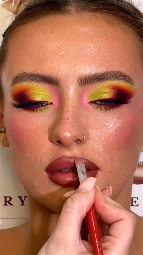 ❤️Unique Eyeshadow Tutorial 💚#shorts #eyeshadowtutorial #makeuptutorial #viral