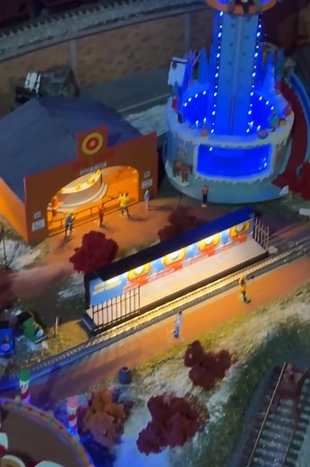 🎄🚋 A holiday fan favorite is back! The Brandywine Railroad is now running at the Brandywine Museum of Art through January 4, 2025. A holiday favorite since 1972, the Brandywine Railroad features 2,000 feet of track and over 1,000 train pieces. Watch model trains and trolleys travel through a village, farm, factories, a drive-in, and a carnival—plus enjoy interactive buttons and pedals throughout the display. -- 📍1 Hoffman's Mill Road, Chadds Ford, PA 19317 🌐 brandywine.org/museum/exhibitions