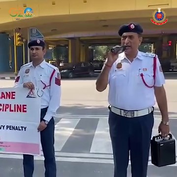 In continuation of our efforts to make Delhi roads safer, the #RoadSafety Cell sensitised commuters at Moti Bagh Intersection and Mandoli Red Light regarding various traffic rules, the use of ISI standard helmets, stopping before stop line, wearing seat belts, etc. | Delhi Traffic Police