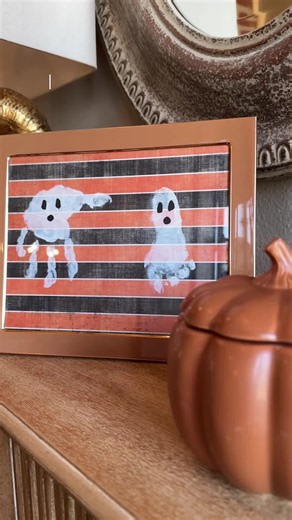 Toddler Halloween crafts 🎃👻🎃 I absolutely love making handprint and footprint crafts and styling them as decor! Here’s a fun fall craft or Halloween craft for you kids! #fallcrafts #halloweencrafts #toddlercrafts #falldecor #momlife