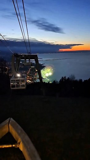 Magische Momente über dem Bodensee! Das Feuerwerk in Bregenz hat den Himmel in ein Farbenmeer verwandelt – Gänsehaut pur! Wer war auch dort und hat den Zauber gespürt? #Bregenz #Feuerwerk #Bodensee #AustriaMoments #Lichterzauber #Sommerabend #Seebühne #bregenzerfestspiele | BregenzVideos
