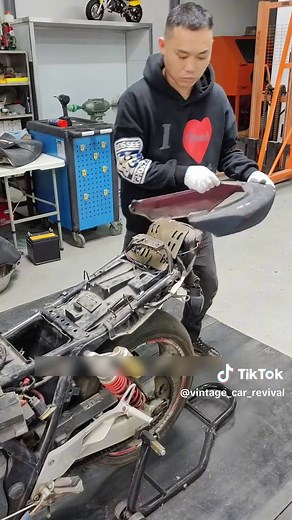 Reviving a Scrap 2001 Honda CB400 | Motorcycle Restoration Part 1