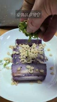 I'm having a drink with pickled tofu (filled in a container) and yukari seasoning.