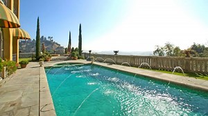 5 Famous Houses You Can Rent On Airbnb Right Now