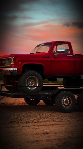 After several months and many late nights, I finally finished putting together the Desert Runner from @RC4WD. It’s got a 2 speed scale transmission and scale v8 engine in it from jdmodel, sound module, full light kit, custom scale exhaust and I’m obsessed and man, it looks good pulling the Scottsdale behind it. #fordraptor #chevytrucks #cartok #scalemodel #rccar