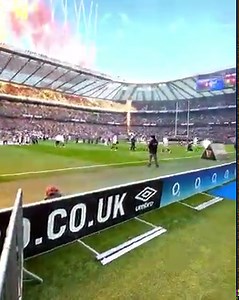 Twickenham without fans: 😀 Twickenham with fans: 😍 #ENGvIRE | England Rugby