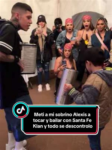 Meti a mi sobrino Alexis a tocar y bailar con Santa Fe Klan y todo se descontrolo.... #santafeklan #throwback #musica #santafeklan473 #santafeklanoficial