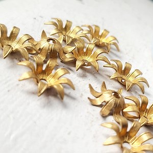 Vintage Brass Flower Bead Caps - Flowers With Eight Ornate Petals, Haskell Style, Vintage Bead Cap, 6 Pieces, Cap Spacer, 18x4mm, MS117B - Etsy
