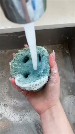 A Quick Sink Clean 🧼🚰🧽 #asmr #cleantok #cleaning #asmrsounds #satisfying #organizedhome