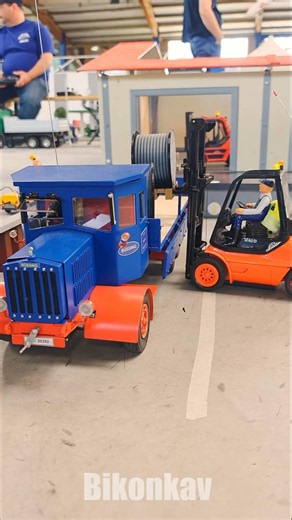 Precision at its Finest! 🚜💨 RC Linde Forklift Loading a Vintage Büssing Truck! 📦 #summerofgoals
