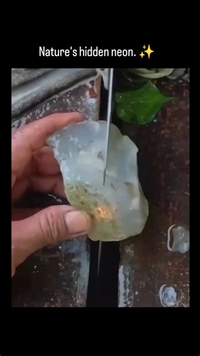 explore_wealth on Instagram: "•The video features an Ethiopian Welo Honeycomb Opal, a remarkable gemstone variety first discovered in the Wollo Province of Ethiopia around 2008. These opals are famous for their "hydrophane" nature, meaning they can absorb water and change transparency, but their most prized feature is the honeycomb pattern shown in the clip. This rare optical phenomenon occurs when the microscopic silica spheres that make up the opal organize into hexagonal "cells" or "packets,"