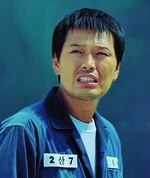 Body slams against the wall: The dumbest and most gruesome prison break of all time!