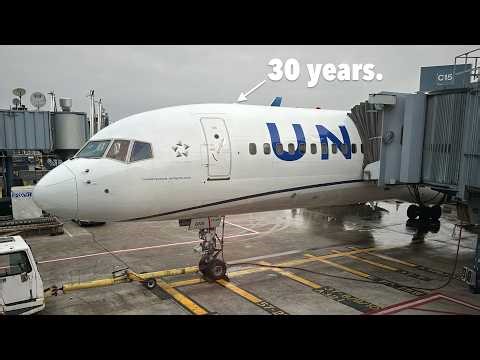 I Flew on a 30 YEAR OLD 757 | United Airlines Chicago to Newark!