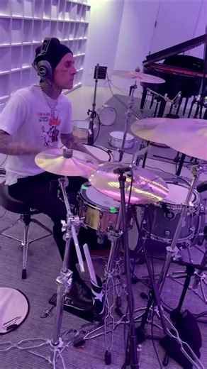 Travis Barker x Olivia Rodrigo #travisbarker #rock #punk #drummer #blink182 @Travis Barker @blink-182