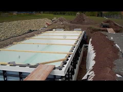 418 Nächster Schritt: Hinterfüllen des Pools mit Beton. Schotterwand ist fertig.
