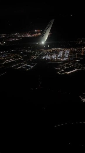 Night Flight Views Feel Endless ✈️